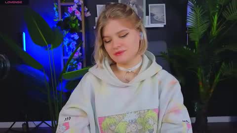 jessicaoconnor online show from December 11, 12:44 pm