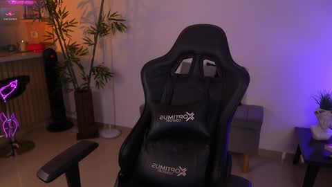  Jessica Pratt  IG jessicaxpratt online show from April 7, 7:38 pm