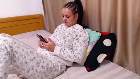 jessiestar3 online show from November 5, 1:16 pm