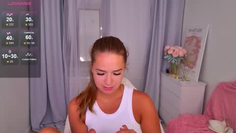 Snapshot of jessiestarz chatting on September 12, 2:02 pm Jessi online show from September 12, 2:02 pm