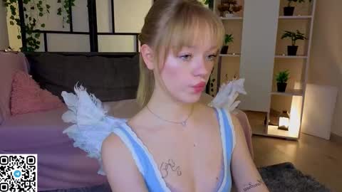 Gwen online show from February 13, 9:05 pm