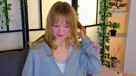 Gwen online show from February 11, 8:54 pm