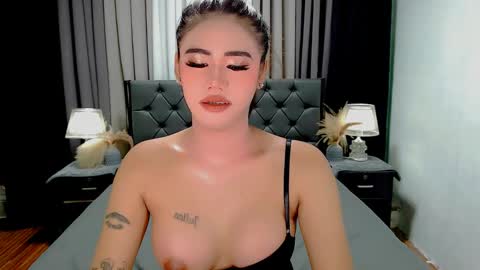 jhuliana_and_charles_room online show from May 23, 11:58 pm