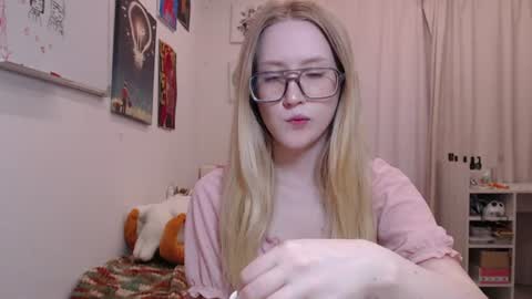 joan_kiss online show from June 22, 1:30 pm