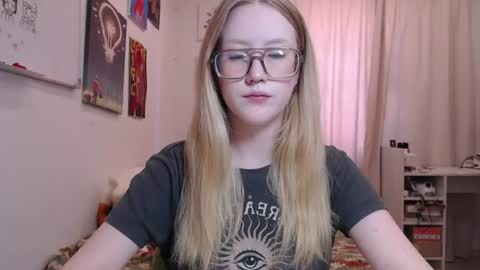 joan_kiss online show from July 29, 4:12 am