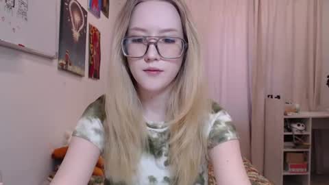 joan_kiss online show from June 18, 12:45 am