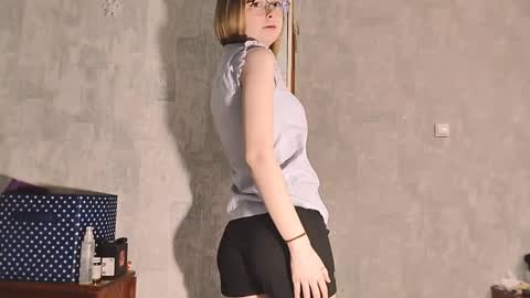 SofiaOweenss online show from April 3, 7:50 am