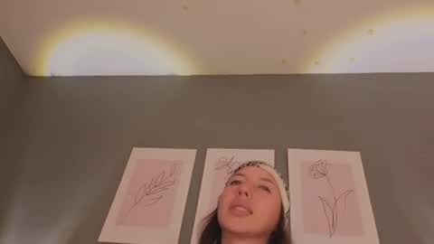 jolie_lov online show from September 23, 1:31 pm