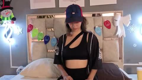 jolie_lov online show from December 17, 1:48 pm