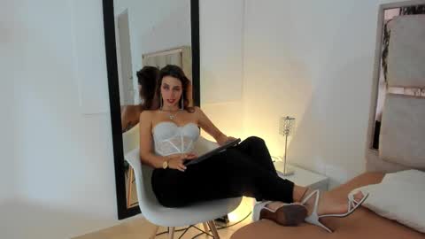 jolie_lov online show from March 1, 1:29 pm