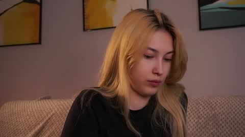 Viola online show from April 3, 1:42 pm