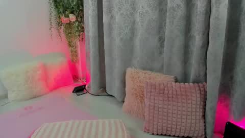 Josephine online show from July 5, 1:06 pm