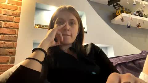 Lola online show from November 3, 4:22 pm