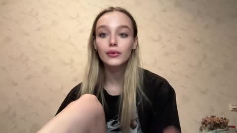 Snapshot of juicy_angels chatting on December 13, 11:34 am alexa online show from December 13, 11:34 am