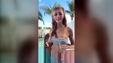 juleeahh online show from April 22, 10:29 pm