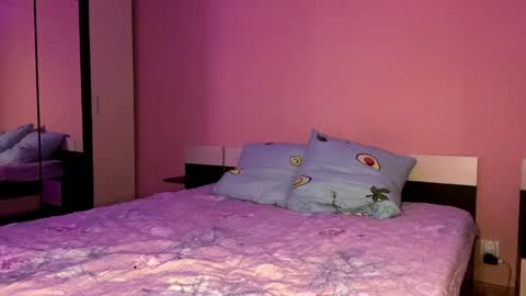 julia_charm online show from April 8, 4:20 pm