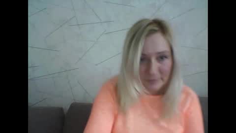 Julia mee online show from November 18, 8:04 am