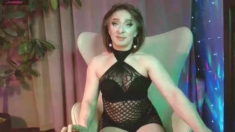 Snapshot of julia_renard chatting on October 8, 7:51 pm Julia online show from October 8, 7:51 pm