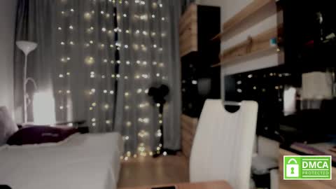 julia_t_mog online show from November 8, 9:20 pm