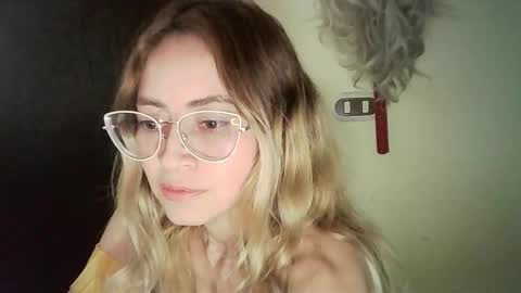 Snapshot of juliamack chatting on October 17, 7:28 pm JuliaMack online show from October 17, 7:28 pm
