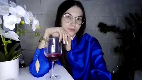 Julia online show from February 10, 3:37 pm