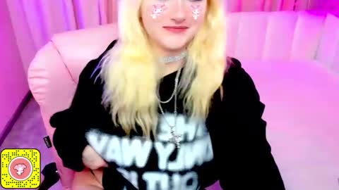 JuliaSharkk online show from November 9, 8:16 pm