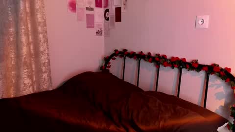 julidropp online show from April 4, 5:23 pm