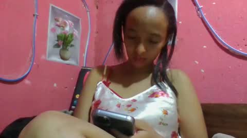 julie0612 online show from April 19, 6:10 pm