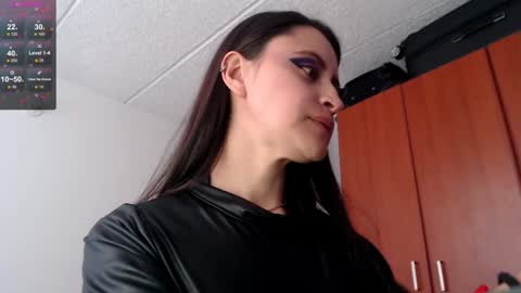 Snapshot of julie_autmn_ chatting on January 31, 5:32 pm yules online show from January 31, 5:32 pm