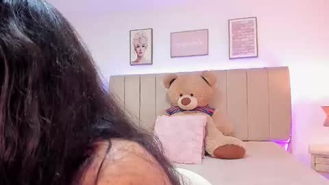 julie_devani online show from January 6, 8:23 pm