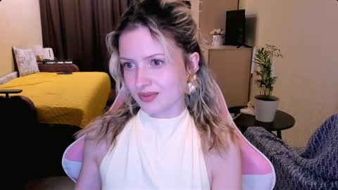 Julie online show from April 1, 2:47 pm