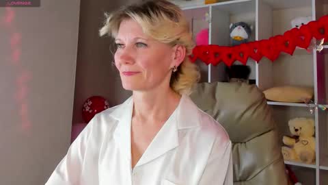 Julie Lucasss online show from February 14, 9:11 am