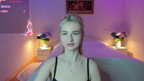 julieblazex online show from May 31, 7:04 pm
