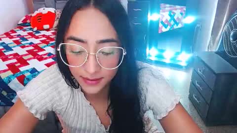 Snapshot of julieta_art1 chatting on October 24, 9:55 pm julieta art1 online show from October 24, 9:55 pm