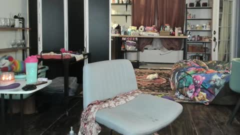 Snapshot of juliette_garden chatting on January 21, 2:43 am Here most days 3 online show from January 21, 2:43 am