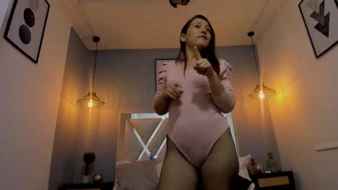 juli  online show from November 15, 8:21 pm