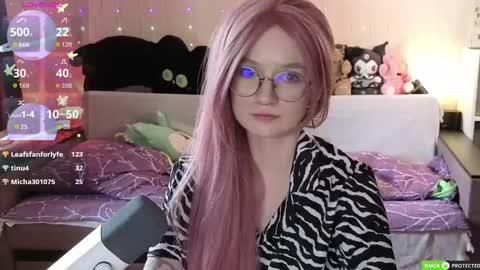 julifisher online show from April 13, 8:04 am