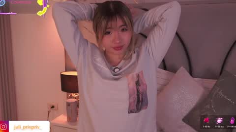 jullianapriv_ online show from March 31, 3:12 pm