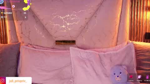 jullianapriv_ online show from March 10, 3:05 pm