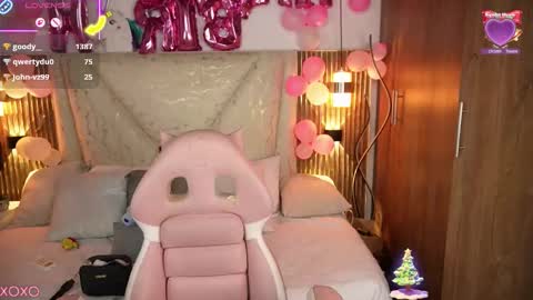 jullianapriv_ online show from January 5, 5:27 pm