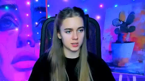 junewoods online show from December 18, 6:29 am