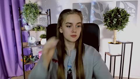 junewoods online show from April 3, 3:32 pm