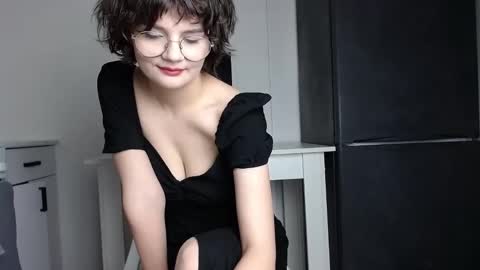 JunneWers online show from October 6, 7:03 am