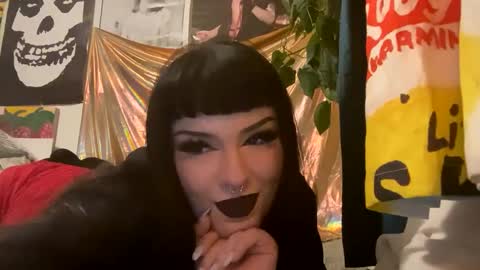 Snapshot of justalittlewetnow chatting on December 5, 1:14 am justalittlewetnow online show from December 5, 1:14 am
