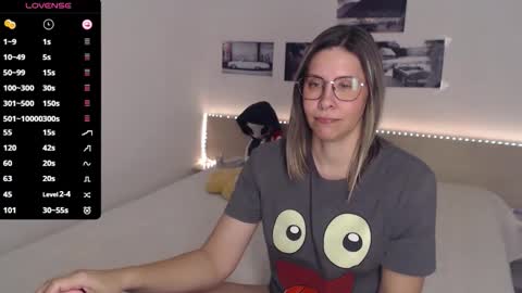 Julie online show from November 14, 5:40 am