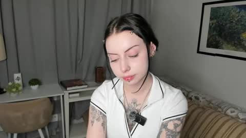 Annie online show from May 13, 6:57 pm