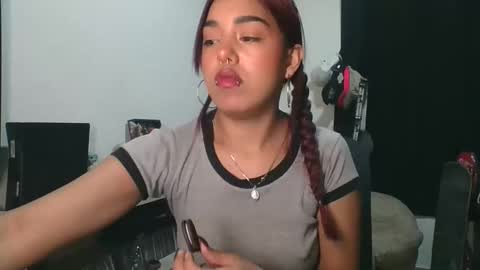 KAHELIINDEPENDENT MODEL online show from November 6, 8:59 pm