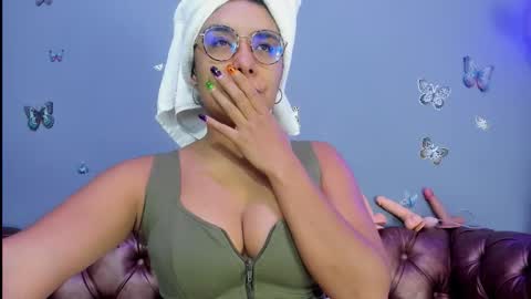 kaira_mosse_ online show from November 18, 11:44 am