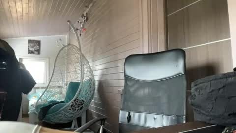 Lily online show from April 18, 11:35 am