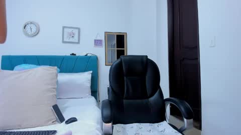 Kamilalopez online show from April 18, 10:09 pm